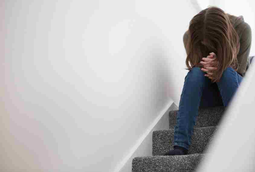 علائم و درمان افسردگی نوجوانان دختر و پسر جوان