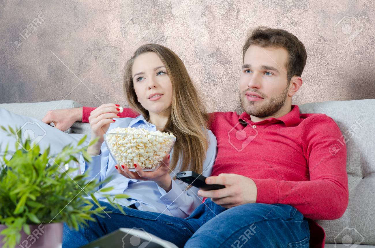 سوالات رمانتیک موقع ازدواج پرسیده می شود دیدن فیلم با همسر