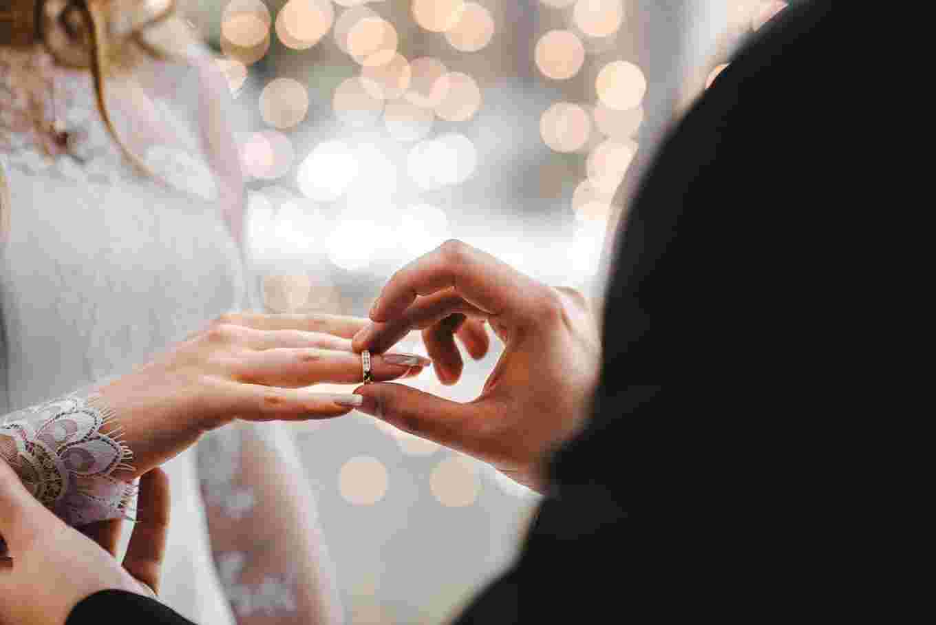 ازدواج زودهنگام، علل و پیامدهای ازدواج در سن پایین