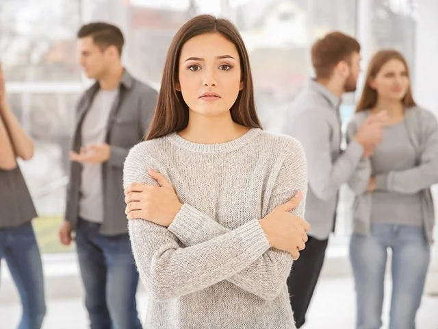 غلبه بر کمرویی و اضطراب اجتماعی و خجالت کشیدن