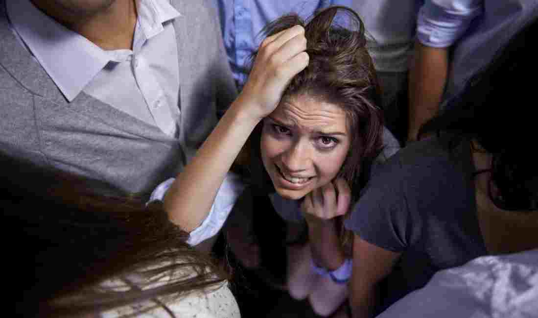 ترس از لمس شدن | اگر به او دست بزنید به او تجاوز می کنید