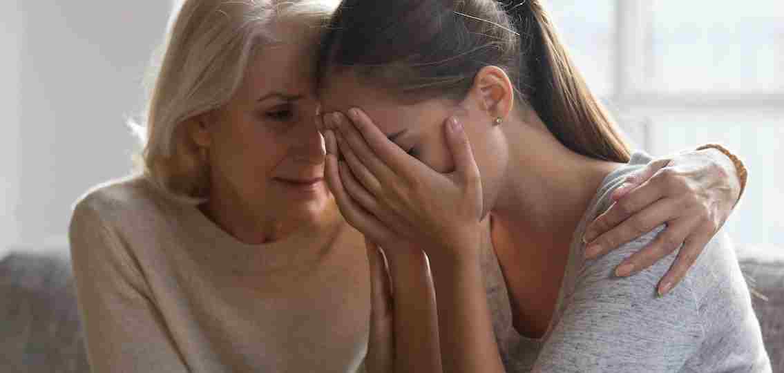 علائم افسردگی در جوانان | چگونه جوان افسرده را نجات دهیم