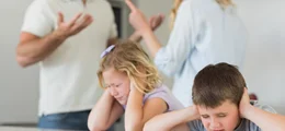 تاثیر جر و بحث و دعوای والدین مقابل کودکان