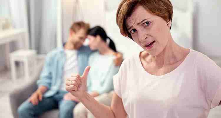 رفتار مادر عروس در خواستگاری + سوالات مادر دختر از خواستگار