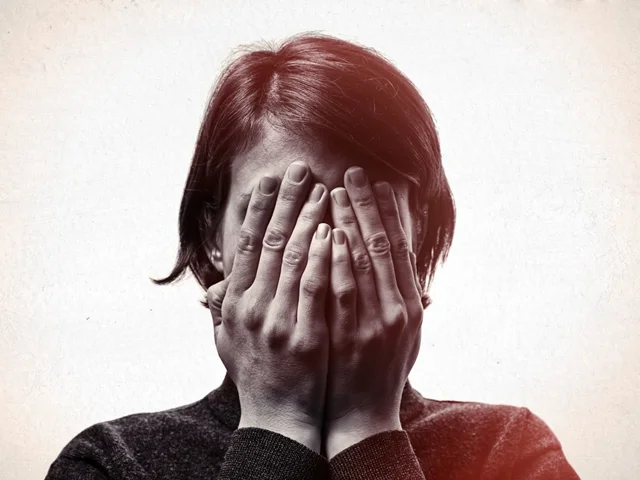 ویژگی های رفتاری افراد کمرو | آیا کمرو هستید؟