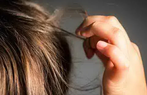 آیا بازی با مو یا کندن مو می تواند نشانه اختلال روانی باشد؟