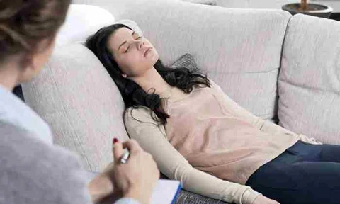 هیپنوتیزم درمانی چیست و آیا هیپنوتراپی واقعاً موثر است؟